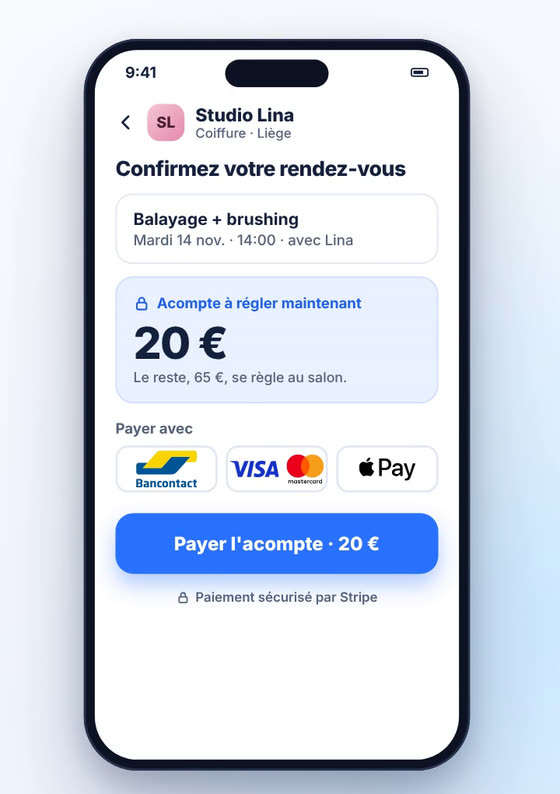 Page de réservation sur smartphone : balayage et brushing, acompte de 20 € à régler maintenant, le reste (65 €) au salon, paiement par Bancontact, Visa, Mastercard ou Apple Pay